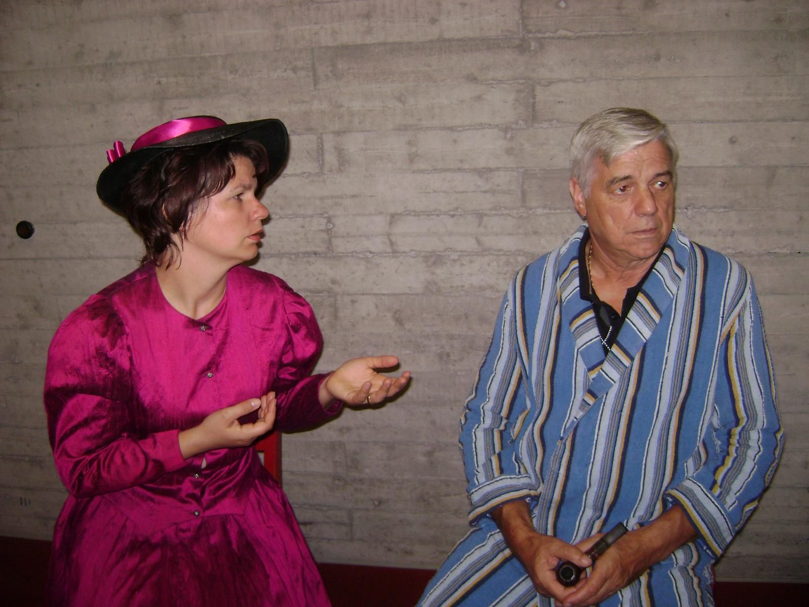 "Besuchszeit": Aufführungen am Samstag, 5. Oktober 2013, 19:30 Uhr in der Villa Falkenhorst, Thüringen sowie am Samstag, 12. Oktober, um 19.30 Uhr und am Sonntag, 13. Oktober, um 18 Uhr im Pfarrzentrum Feldkirch-Altenstadt. "Besuchszeit": Aufführungen am Samstag, 5. Oktober 2013, 19:30 Uhr in der Villa Falkenhorst, Thüringen sowie am Samstag, 12. Oktober, um 19.30 Uhr und am Sonntag, 13. Oktober, um 18 Uhr im Pfarrzentrum Feldkirch-Altenstadt.