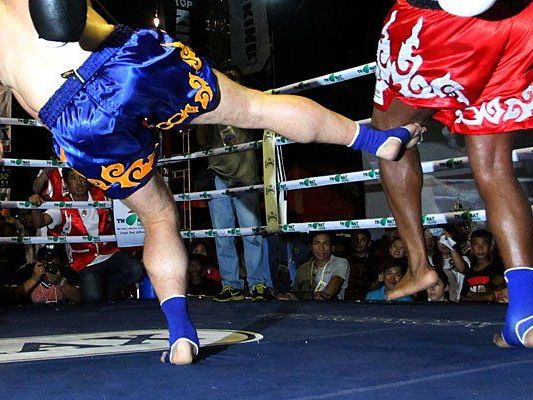 Beim Thai-boxen in der Lugner City geriet das Publikum außer Kontrolle Beim Thai-boxen in der Lugner City geriet das Publikum außer Kontrolle