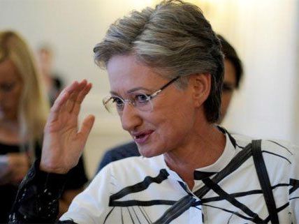 Ministerin Schmied auf Besuch bei den Wiener Volkshochschulen. Ministerin Schmied auf Besuch bei den Wiener Volkshochschulen.