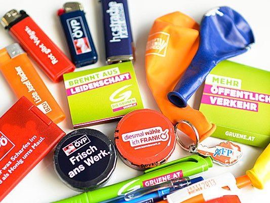 So unterschiedlich wie die Wahlgeschenke sind auch die Programme der Parteien So unterschiedlich wie die Wahlgeschenke sind auch die Programme der Parteien