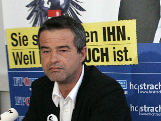 FPÖ-Geschäftsführer Hans Weixelbaum soll durch den Kühnen-Gruß aufgefallen sein
