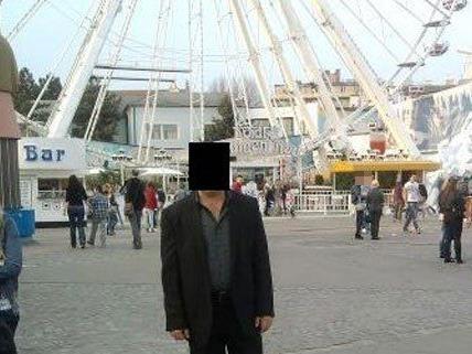 Ein Foto zeigt den Verdächtigen im Wiener Prater.