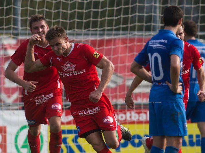 Egg spielte bei Neuling Admira Dornbirn 3:3-Remis, bleibt aber Tabellenführer der Vorarlbergliga. Egg spielte bei Neuling Admira Dornbirn 3:3-Remis, bleibt aber Tabellenführer der Vorarlbergliga.