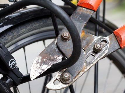 Mann beim Fahrraddiebstahl ertappt – Festnahme Mann beim Fahrraddiebstahl ertappt – Festnahme