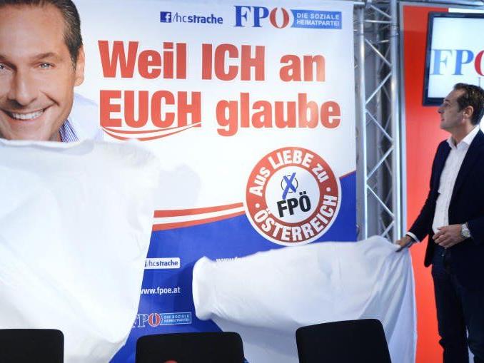 Die FPÖ plakatiert mit neuen Sprüchen.