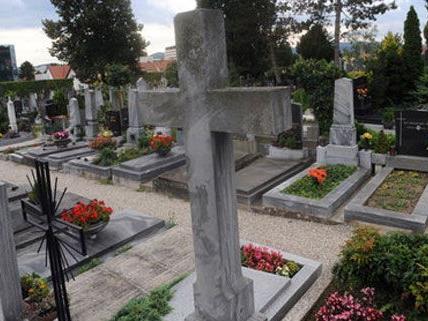 Am Meidlinger Friedhof sind Grabsteine beschmiert worden.
