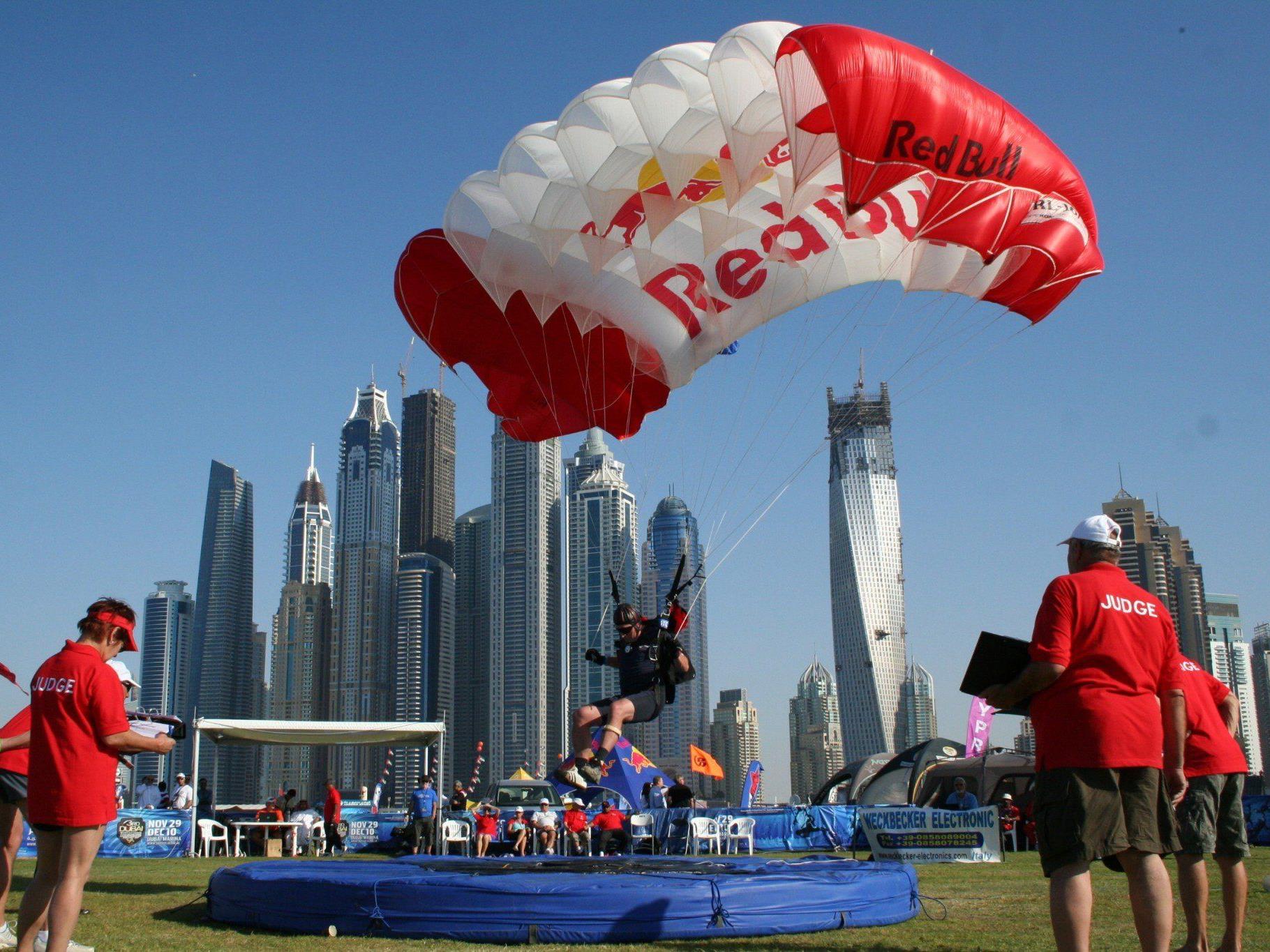 Vor der Kulisse von Dubai begeisterten bei der WM 2012 die Springerinnen und Springer des HSV Red Bull Salzburg die arabischen Teams – nun kommen diese mit ihren besten Mannschaften nach Österreich.