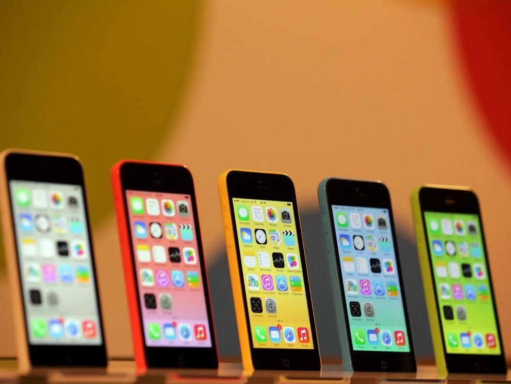 Zumindest farbenprächtig sind die neuen iPhone-Modelle. Zumindest farbenprächtig sind die neuen iPhone-Modelle.