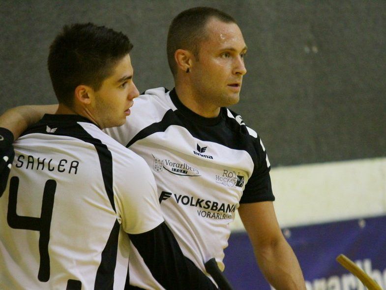 RHC Dornbirn-Spieler Dominque Kaul (r.) traf nach sieben Sekunden gegen Wolfurt ins Schwarze. RHC Dornbirn-Spieler Dominque Kaul (r.) traf nach sieben Sekunden gegen Wolfurt ins Schwarze.