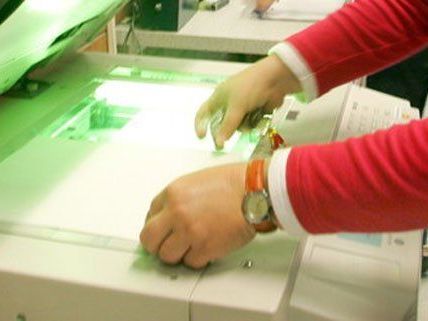 Justizbeamte sollen Daten verkauft haben. Justizbeamte sollen Daten verkauft haben.