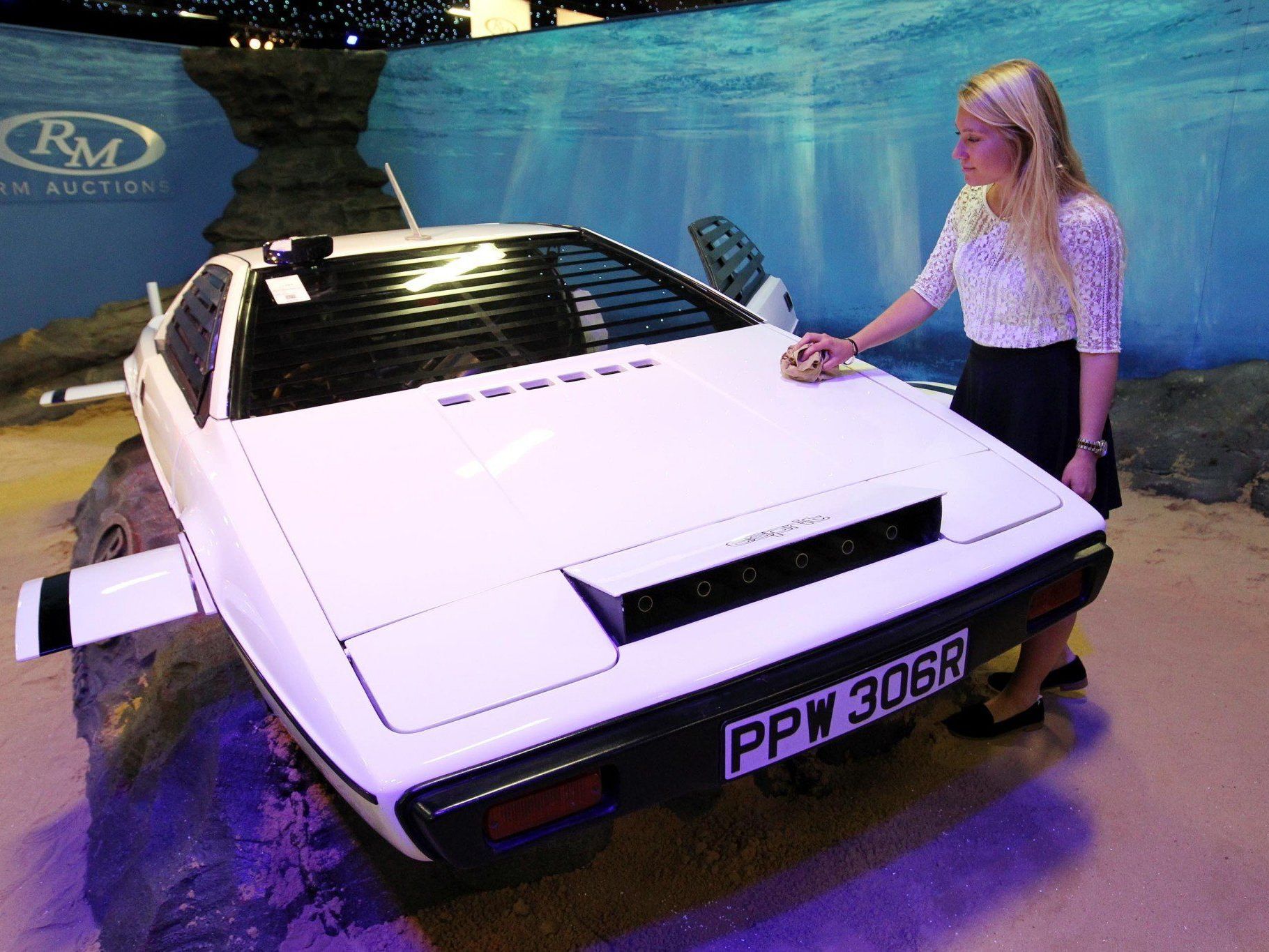Bieterkampf um Bond-Lotus Esprit: Telefonbieter erhielt Zuschlag. Bieterkampf um Bond-Lotus Esprit: Telefonbieter erhielt Zuschlag.