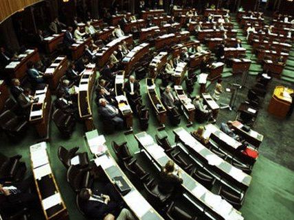 183 Mandate werden bei der Nationalratswahl in Österreich vergeben. 183 Mandate werden bei der Nationalratswahl in Österreich vergeben.