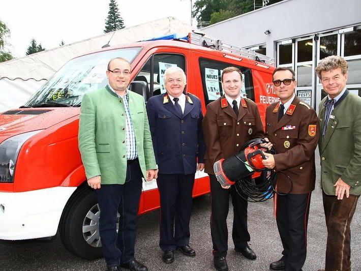 Mit Stolz wurde am Sonntag das neue Feuerwehrauto der FF Gnigl vorgestellt.