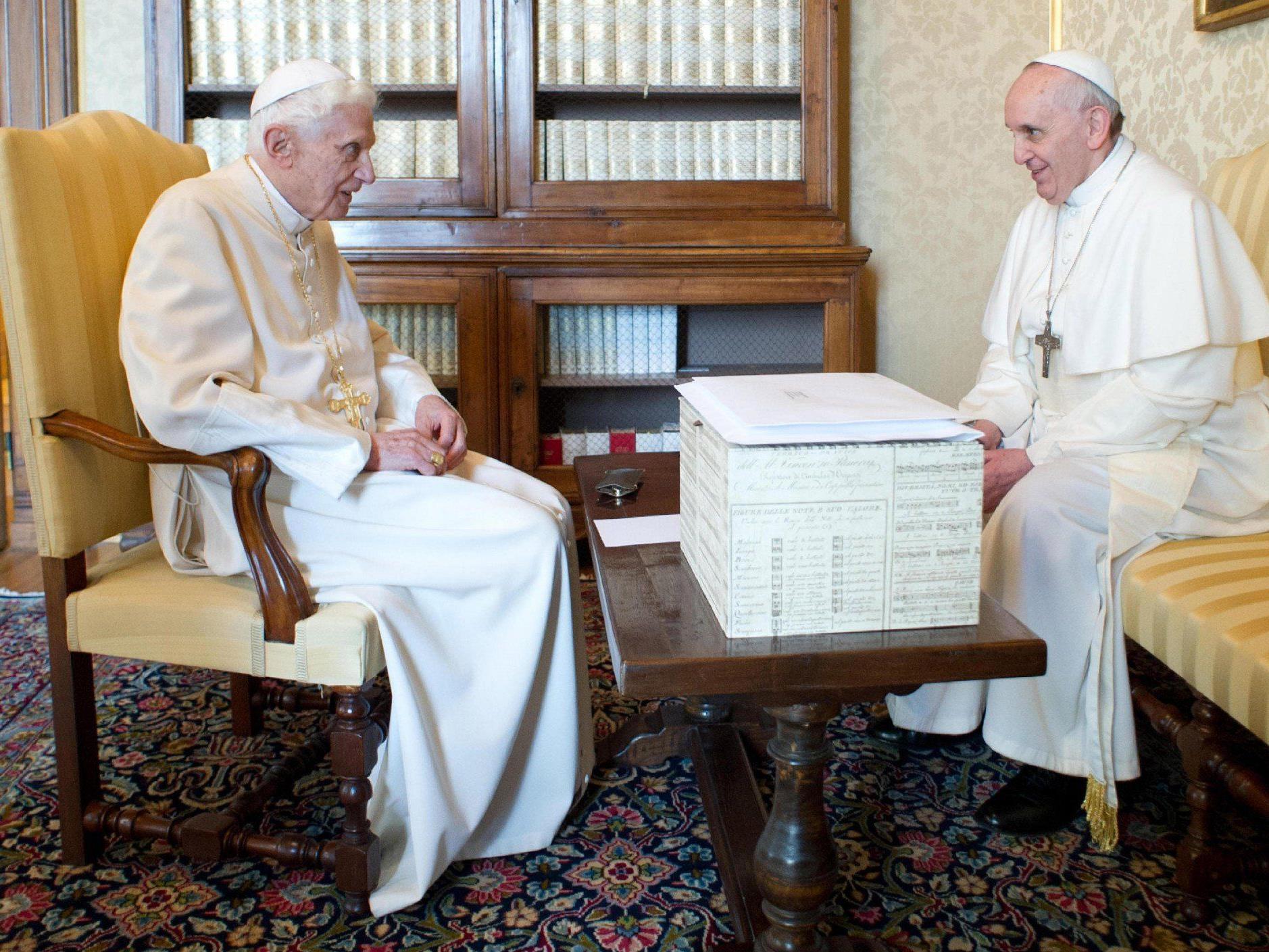 Castel Gandolfo im März 2013: Papst trifft emeritierten Papst.