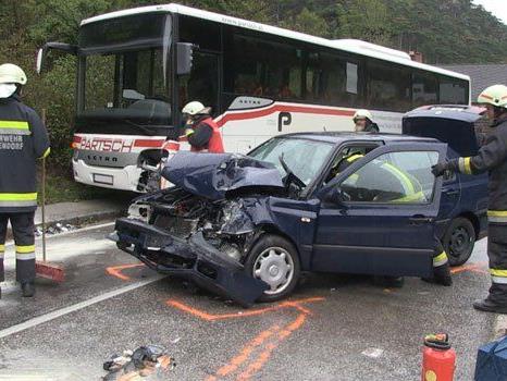 Nur der Pkw-Lenker wurde bei dem Unfall in Niederösterreich verletzt.