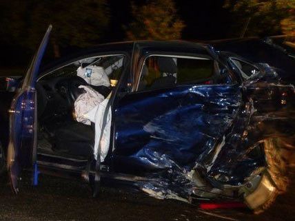 Vier Fahrzeuge waren in den Unfall am Donnerstag verwickelt. Vier Fahrzeuge waren in den Unfall am Donnerstag verwickelt.