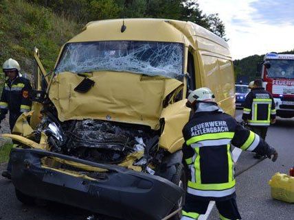 Eine Person wurde bei dem Unfall schwer verletzt. Eine Person wurde bei dem Unfall schwer verletzt.