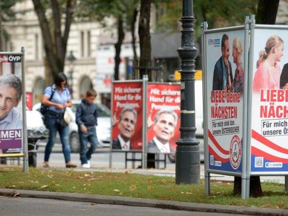 Wahlplakate (v.l.) der ÖVP, SPÖ und FPÖ auf der Wiener Ringstrasse