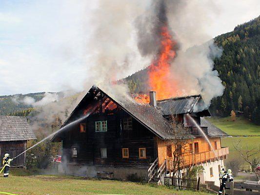 Altes Haus stand in Vollbrand