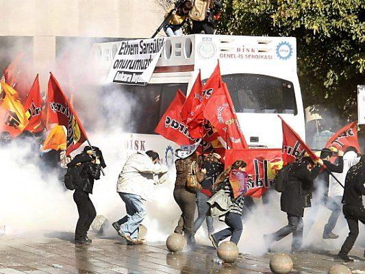 Protest in Ankara gegen Gerichtsbeschluss