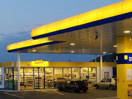 Der Täter in Wien-Hietzing musste die Tankstelle ohne Beute fluchtartig verlassen. Der Täter in Wien-Hietzing musste die Tankstelle ohne Beute fluchtartig verlassen.
