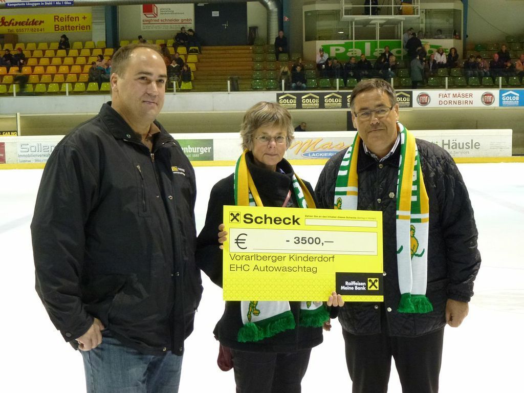 Der EHC Lustenau spendet dem Vorarlberger Kinderdorf 3500 Euro. Der EHC Lustenau spendet dem Vorarlberger Kinderdorf 3500 Euro.