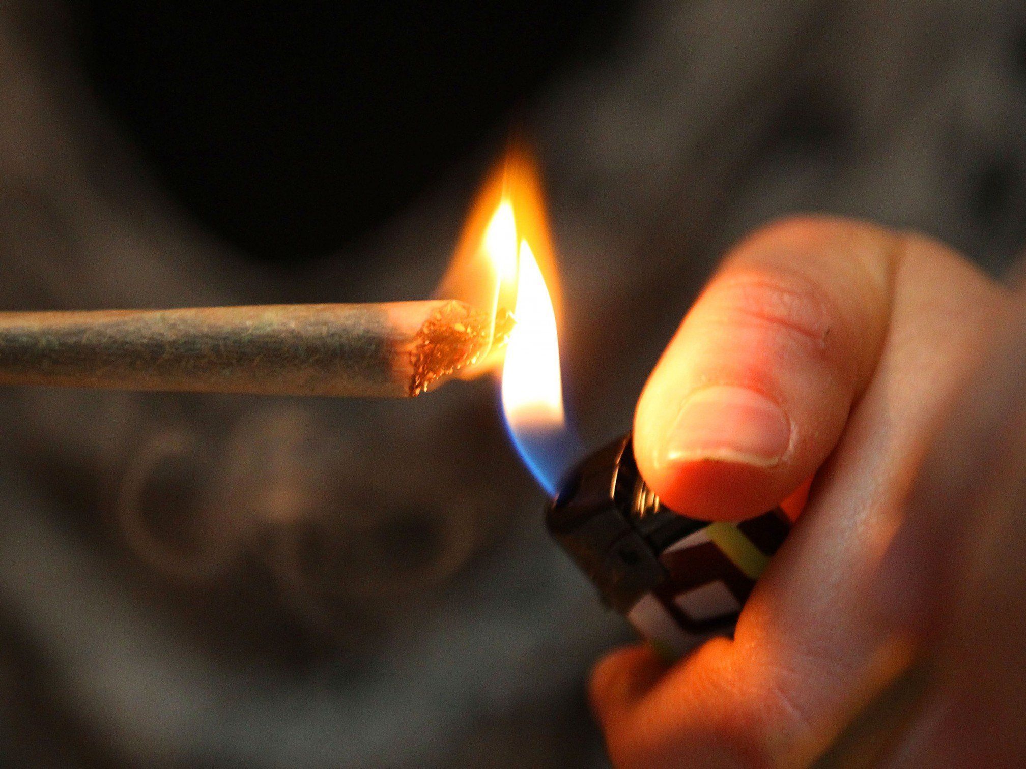 Joints lagen in Mittelkonsole - beim Grenzübergang nach Deutschland klickten Handschellen. Joints lagen in Mittelkonsole - beim Grenzübergang nach Deutschland klickten Handschellen.