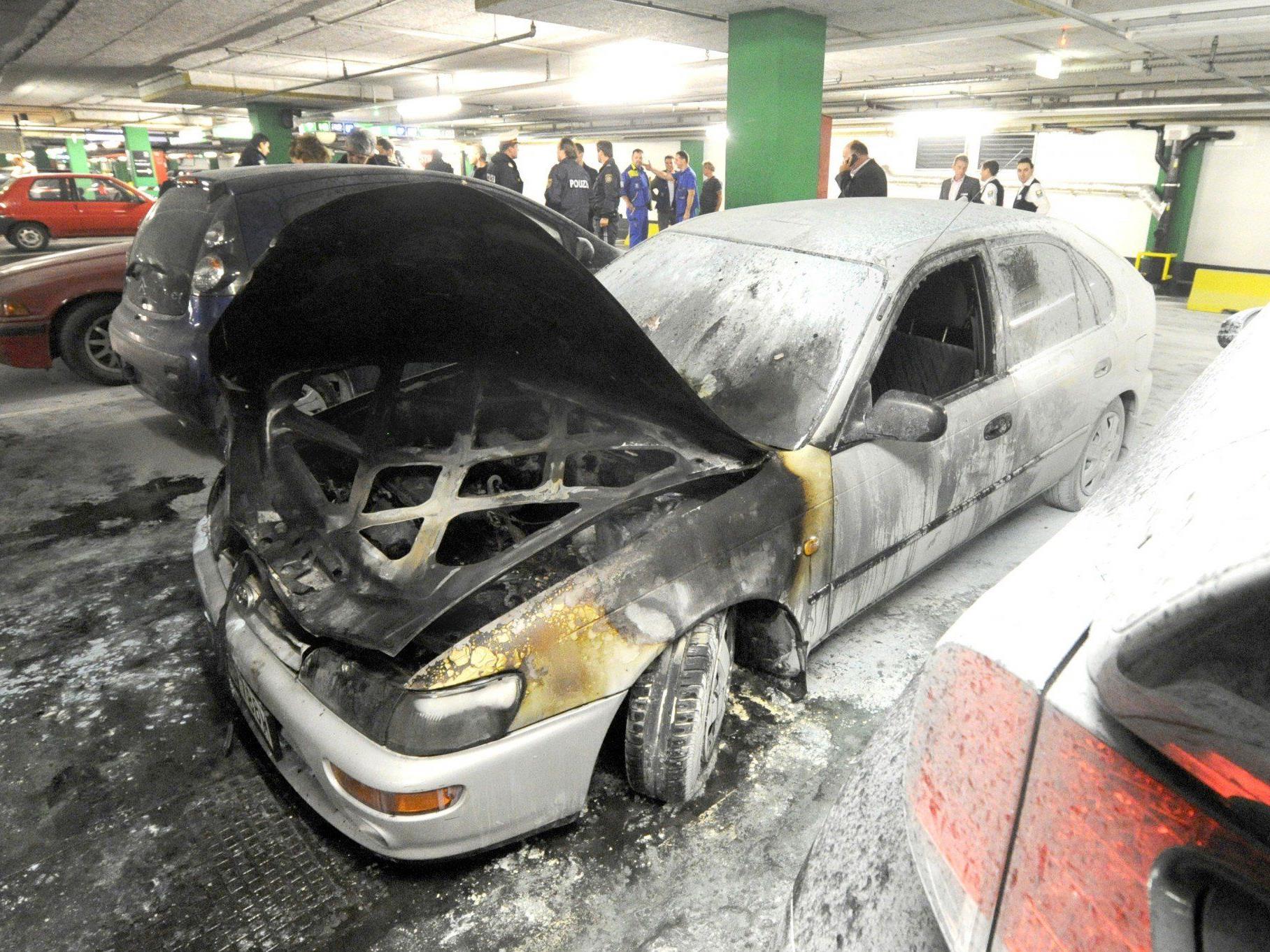 Im Wiener Donauzentrum stand ein Auto in der parkgarage 3 in Flammen.