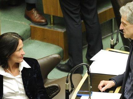 Am Dienstag trafen sich Eva Glawischnig (Grüne) und Josef Cap (SPÖ) zum Gespräch. Am Dienstag trafen sich Eva Glawischnig (Grüne) und Josef Cap (SPÖ) zum Gespräch.