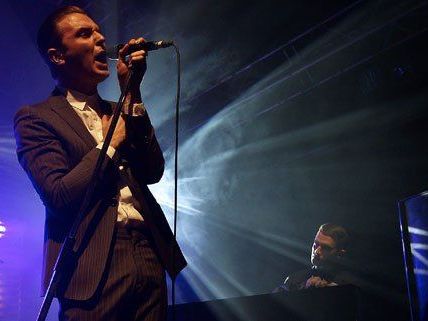 Am 17. November kommen Hurts im Rahmen ihrer Tour nach Österreich und spielen live im Wiener Gasometer. Am 17. November kommen Hurts im Rahmen ihrer Tour nach Österreich und spielen live im Wiener Gasometer.
