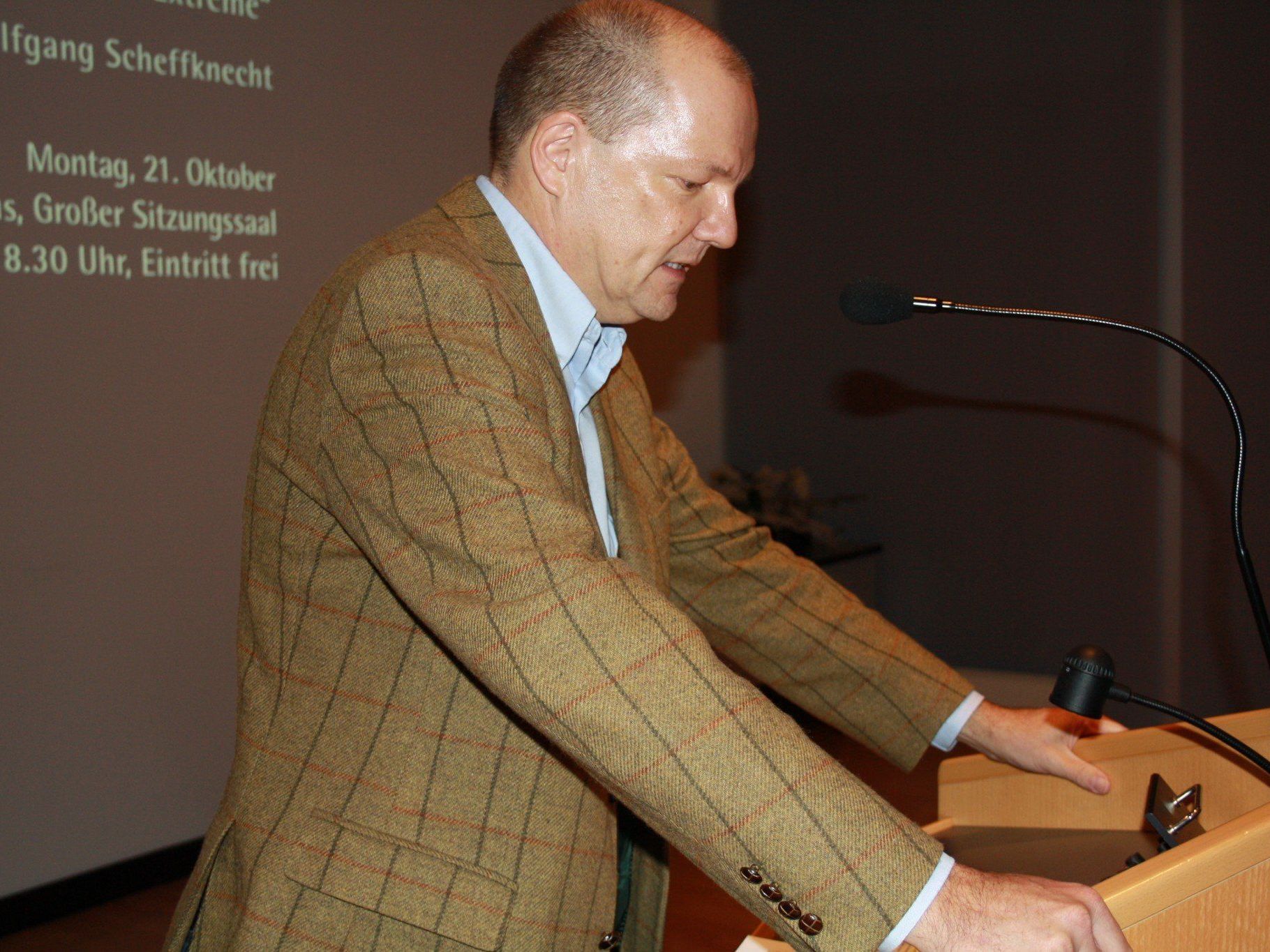 Dr. Wolfgang Scheffknecht: Kriegerdenkmale als Zeugnisse historischer Erinnerung erforschen. Dr. Wolfgang Scheffknecht: Kriegerdenkmale als Zeugnisse historischer Erinnerung erforschen.