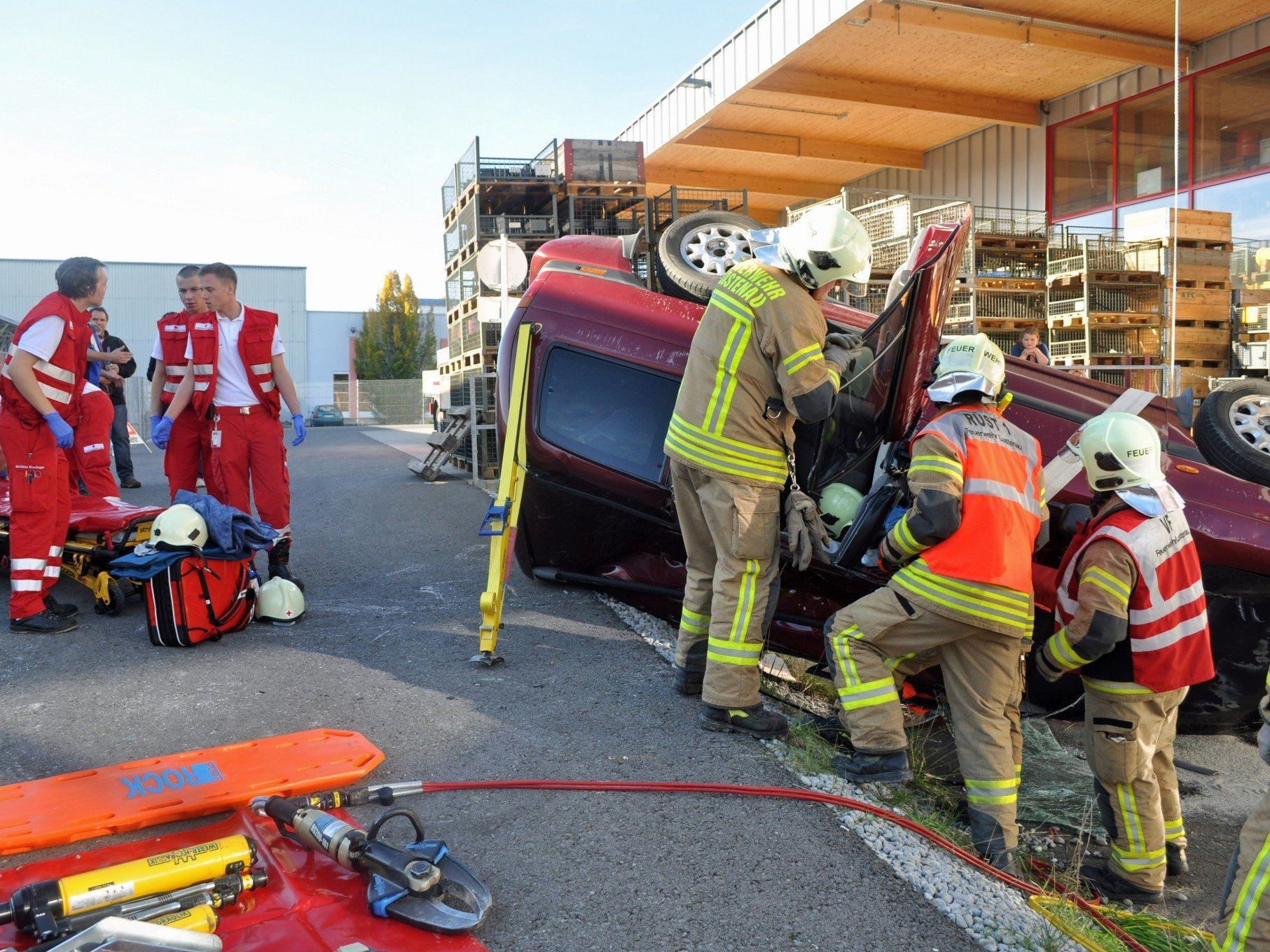 „Was wäre wenn?“ – Freiwillige Feuerwehr und Rotes Kreuz zeigten volle Einsatzbereitschaft. „Was wäre wenn?“ – Freiwillige Feuerwehr und Rotes Kreuz zeigten volle Einsatzbereitschaft.