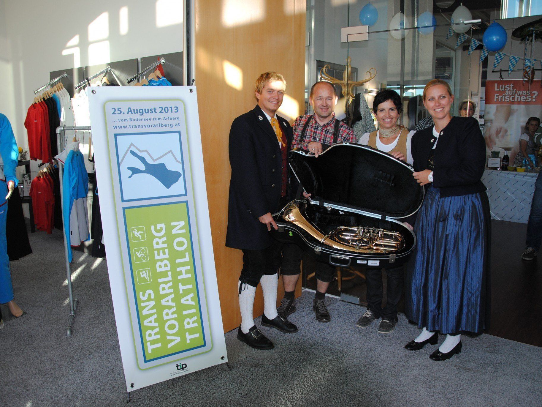 Das Radteam Vorarlberg spendet seinem Kooperationspartner Bürgermusik Nenzing ein neues Instrument. Das Radteam Vorarlberg spendet seinem Kooperationspartner Bürgermusik Nenzing ein neues Instrument.