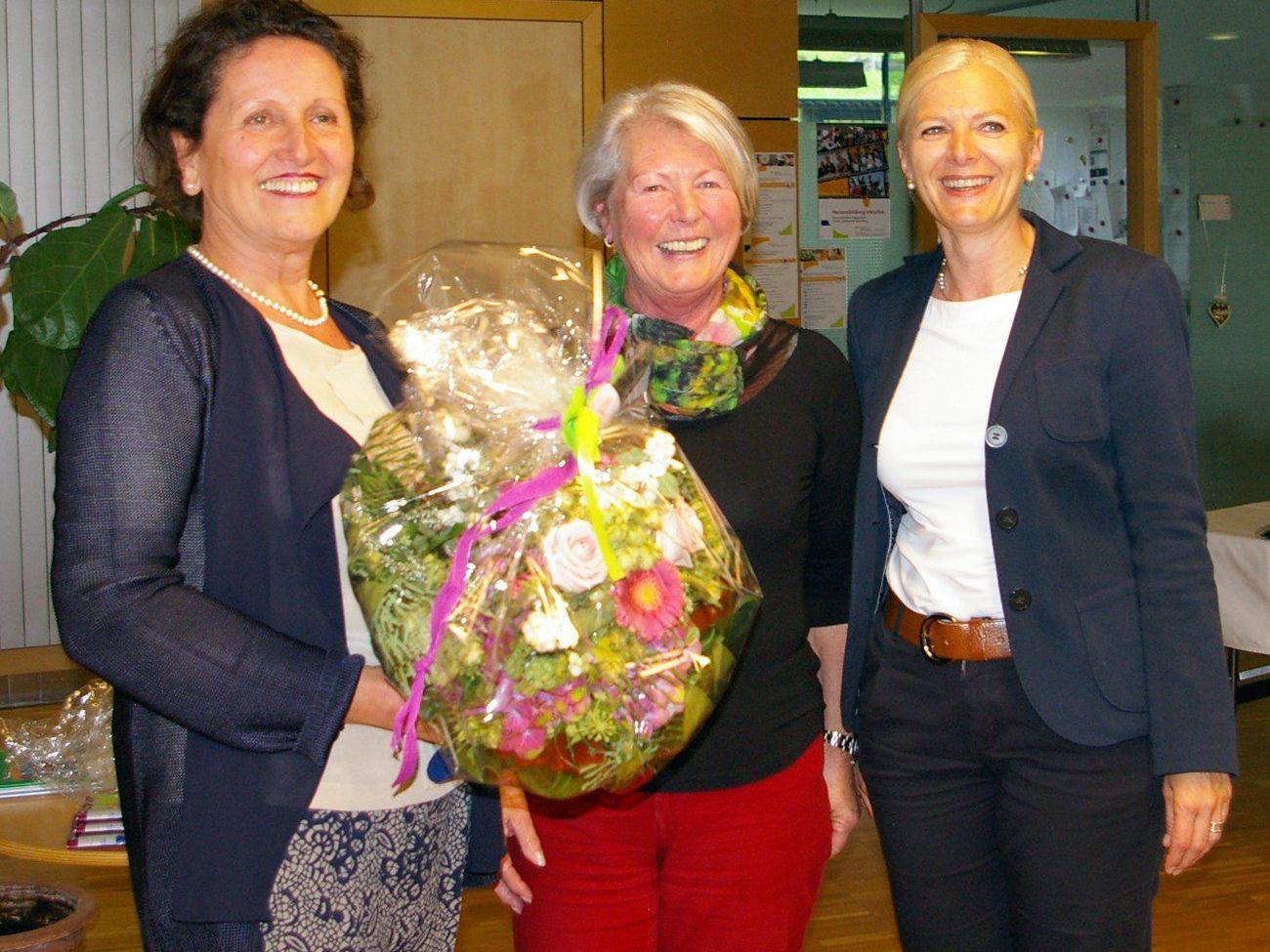 Die neue Obfrau Helene Fritz mit Edda Matt und Lebenshilfe-Geschäftsführerin Mag. Michaela Wagner (v.l.n.r.). Die neue Obfrau Helene Fritz mit Edda Matt und Lebenshilfe-Geschäftsführerin Mag. Michaela Wagner (v.l.n.r.).