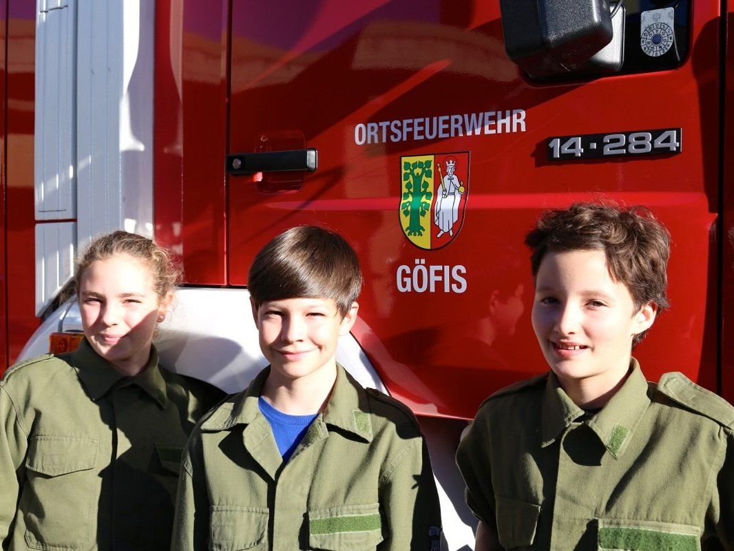 Begeisterte Jungfeuerwehrler sind Laura, Saskia und Elias Begeisterte Jungfeuerwehrler sind Laura, Saskia und Elias