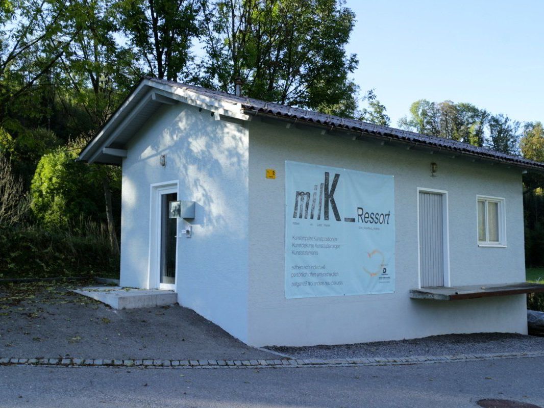 In Agasella 8 entstand das 30 m2 große milK_Ressort (MittenImLandKunst_ressort) In Agasella 8 entstand das 30 m2 große milK_Ressort (MittenImLandKunst_ressort)