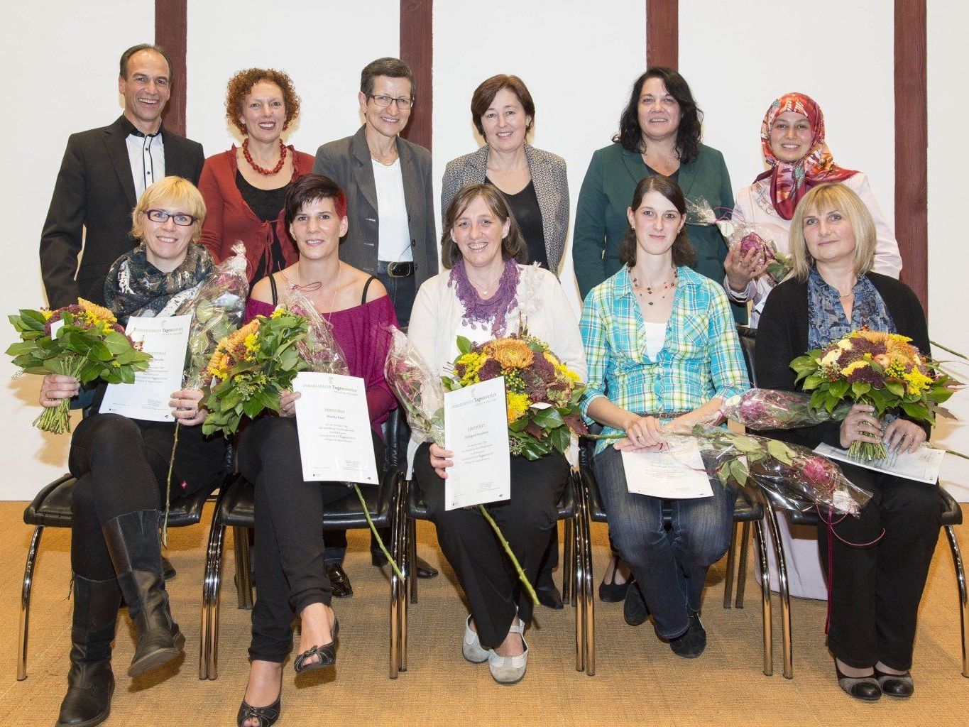 Monika Büsel, Margit Oberreither, Hildegard Feuerstein und Tanja Spescha aus Dornbirn sowie Sabiha Demirel aus Lustenau und Tina König-Sauer aus Hohenems konnten am Donnerstagabend ihre Zertifikate für die Ausbildung zur Tagesmutter entgegennehmen.