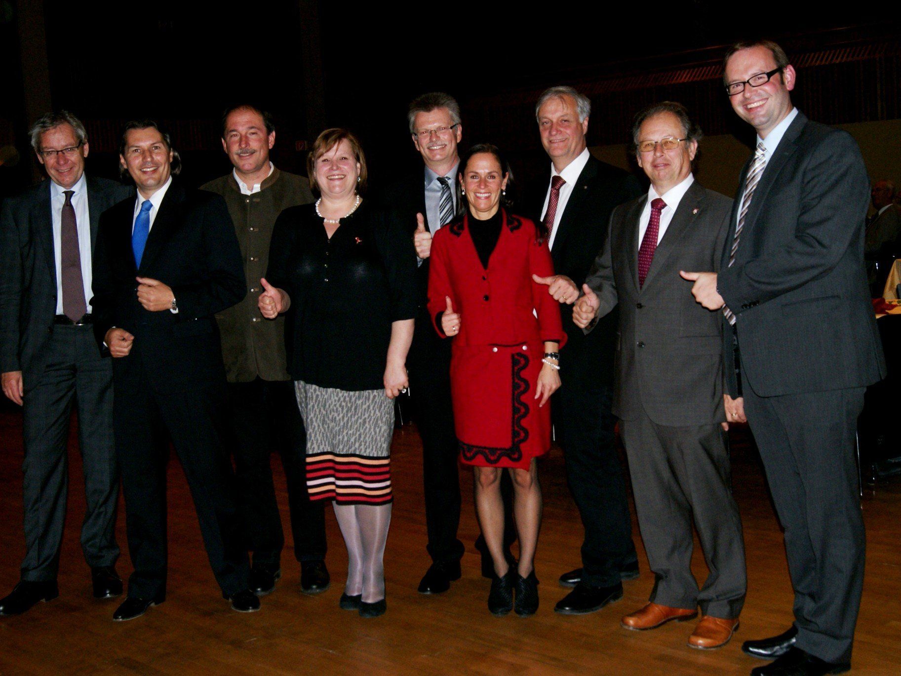 LStH Karlheinz Rüdisser und Beate Fischer mit dem Team der Marktgemeinde: LStH Karlheinz Rüdisser und Beate Fischer mit dem Team der Marktgemeinde: