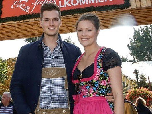 Trachtenpaare können am Sonntag helfen, auf der Wiesn einen Weltrekord aufzustellen Trachtenpaare können am Sonntag helfen, auf der Wiesn einen Weltrekord aufzustellen