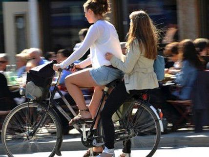 Fahrradfahrer gehören nicht zu den beliebtesten Verkehrsteilnehmern. Fahrradfahrer gehören nicht zu den beliebtesten Verkehrsteilnehmern.