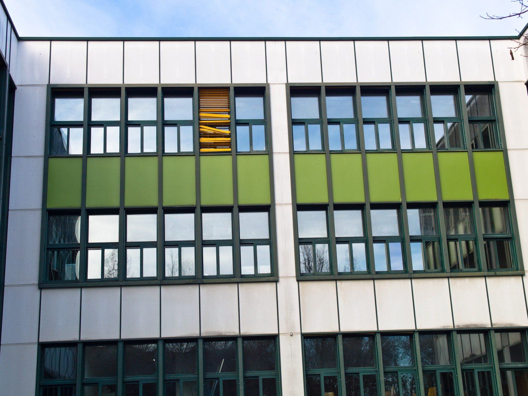 Lehrer soll über Quatschen des Zehnjährigen erzürnt gewesen sein. Lehrer soll über Quatschen des Zehnjährigen erzürnt gewesen sein.