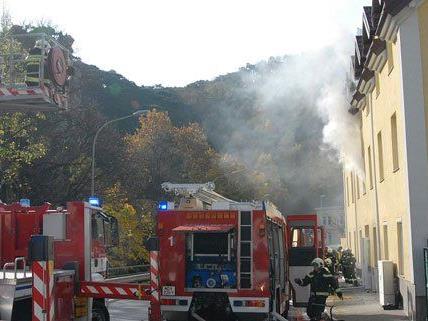 Die Feuerwehr konnte Personen aus dem Gebäude rechtzeitig in Sicherheit bringen.