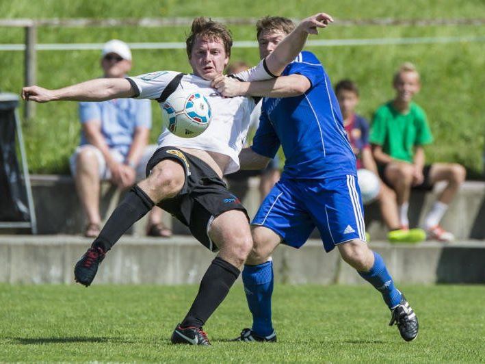 Langenegg gewinnt gegen Schwarzach und ist wieder Zweiter. Langenegg gewinnt gegen Schwarzach und ist wieder Zweiter.