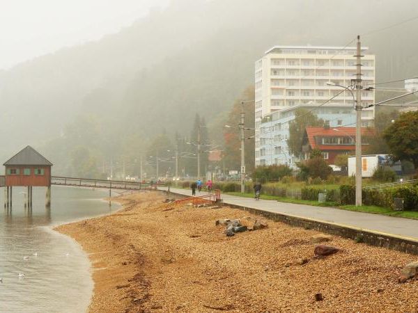 Das bestehende harte Ufer der Pipeline zwischen Bregenz und Lochau soll in ein ökologisch wertvolles Flachufer umgewandelt werden. Das bestehende harte Ufer der Pipeline zwischen Bregenz und Lochau soll in ein ökologisch wertvolles Flachufer umgewandelt werden.