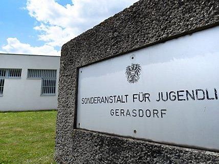 In der Justizanstalt Gerasdorf soll ein Jugendlicher vergewaltigt worden sein.