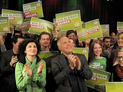 Freude in der Parteizentrale der Grünen am Wahltag. Freude in der Parteizentrale der Grünen am Wahltag.