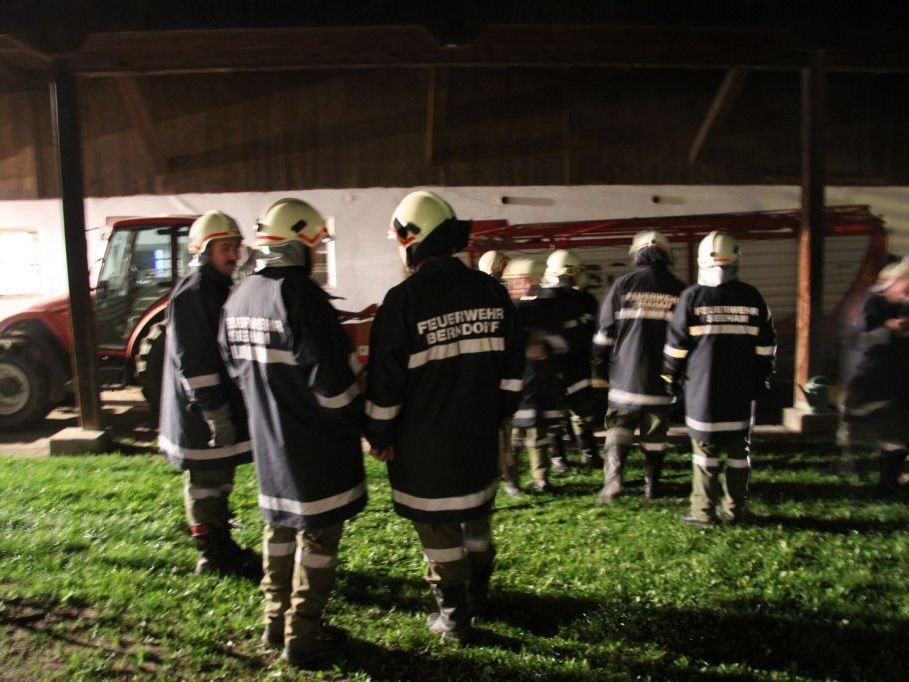 Die Feuerwehr konnte den Brand rasch löschen. Die Feuerwehr konnte den Brand rasch löschen.