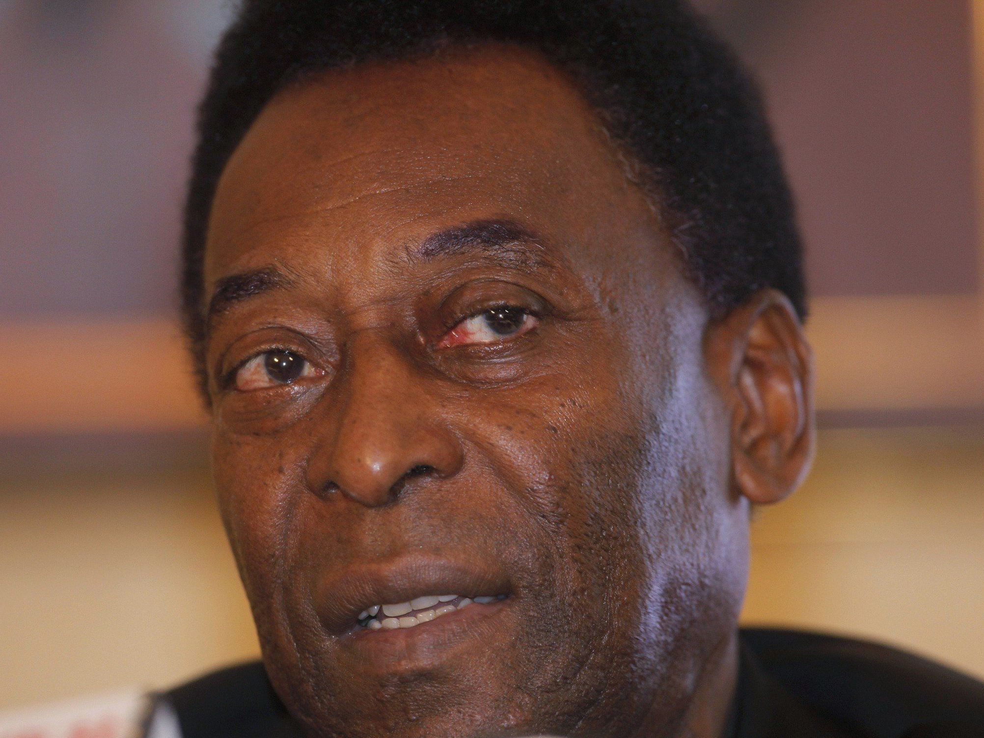 Pele sieht sich mit Unterhaltsforderungen konfrontiert. Pele sieht sich mit Unterhaltsforderungen konfrontiert.