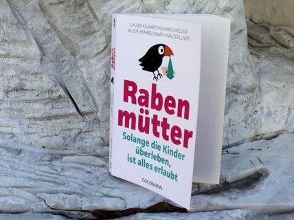 Das Buch "Rabenmütter" garantiert leichte Unterhaltung und beinhaltet Tipps für entspannte Kindererziehung. Das Buch "Rabenmütter" garantiert leichte Unterhaltung und beinhaltet Tipps für entspannte Kindererziehung.