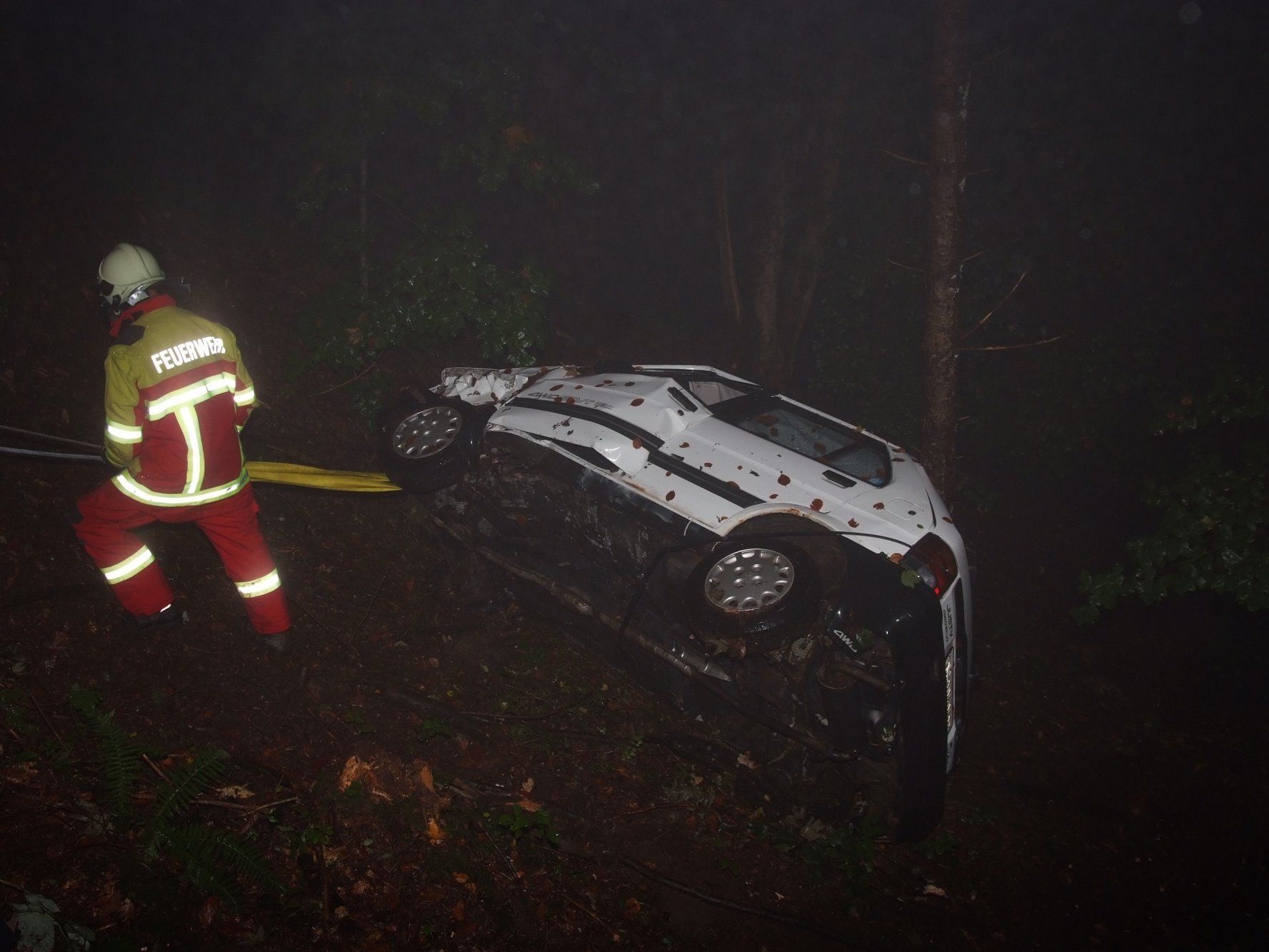 Der Wagen, in dem die Frau einen ganzen Tag verletzt neben ihrem toten Ehemann ausharren musste. Der Wagen, in dem die Frau einen ganzen Tag verletzt neben ihrem toten Ehemann ausharren musste.